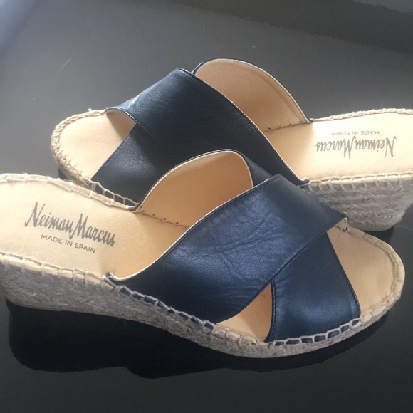 NWOT Neiman Marcus sandals - Picture 5 of 5